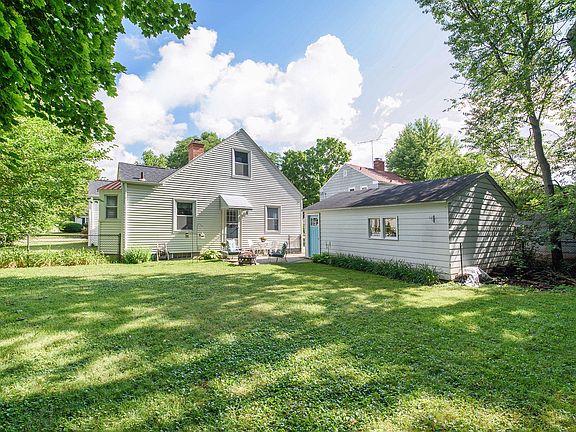 4th image of 1412 Cambridge Dr