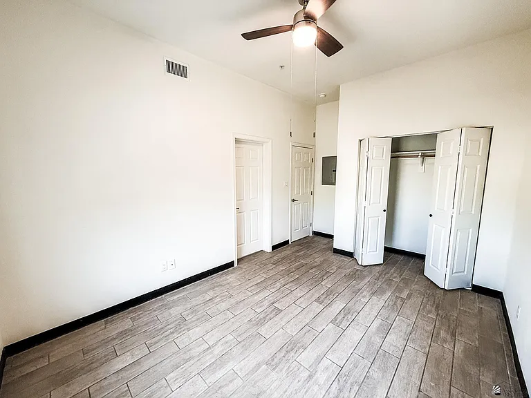 195 N 17th Ave #2 — Photo 16
