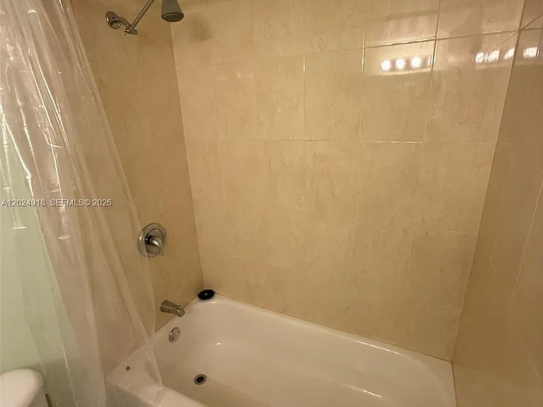 2020 NE 135th St #503 — Photo 15