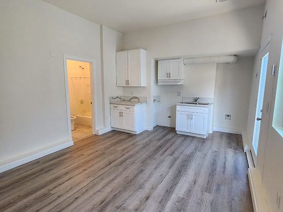 4th image of 300 E 42nd Pl #4252