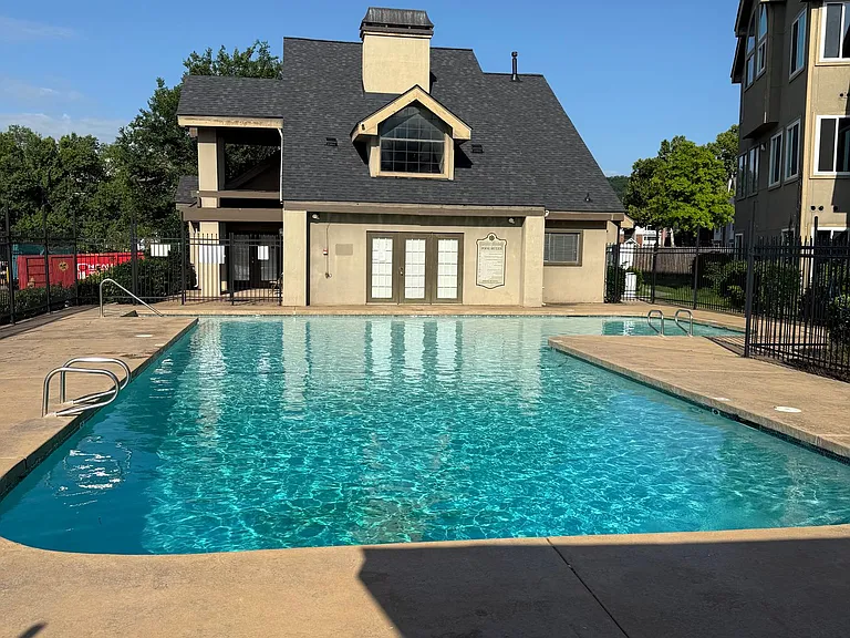 Silver Sands Apartments — Photo 19