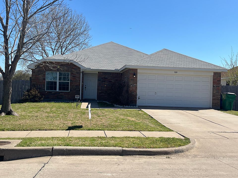 1st image of 909 McKavett Dr