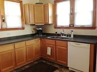 5th image of 3100 N Prater Ave