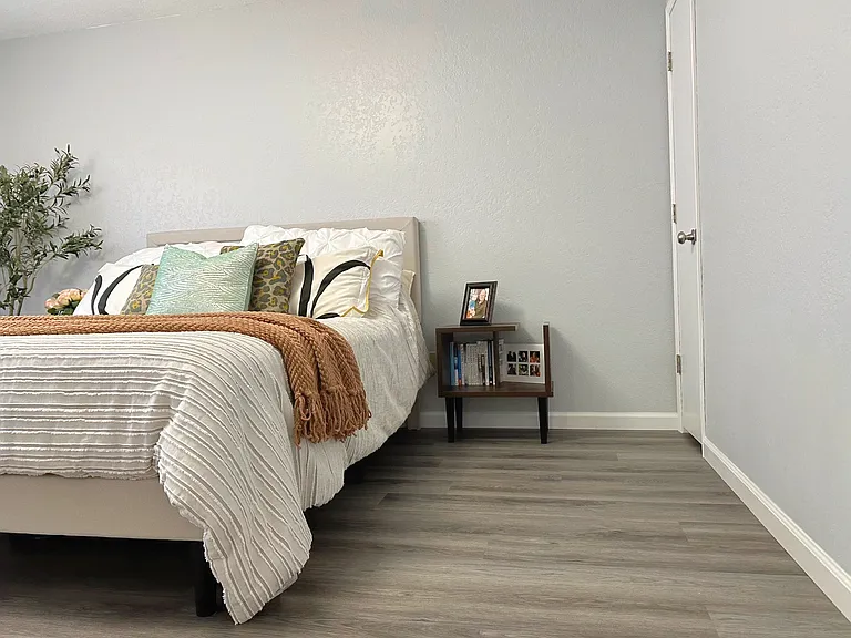 2209 Crestview Dr — Photo 32