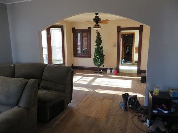 5th image of 219 N Rockhill St