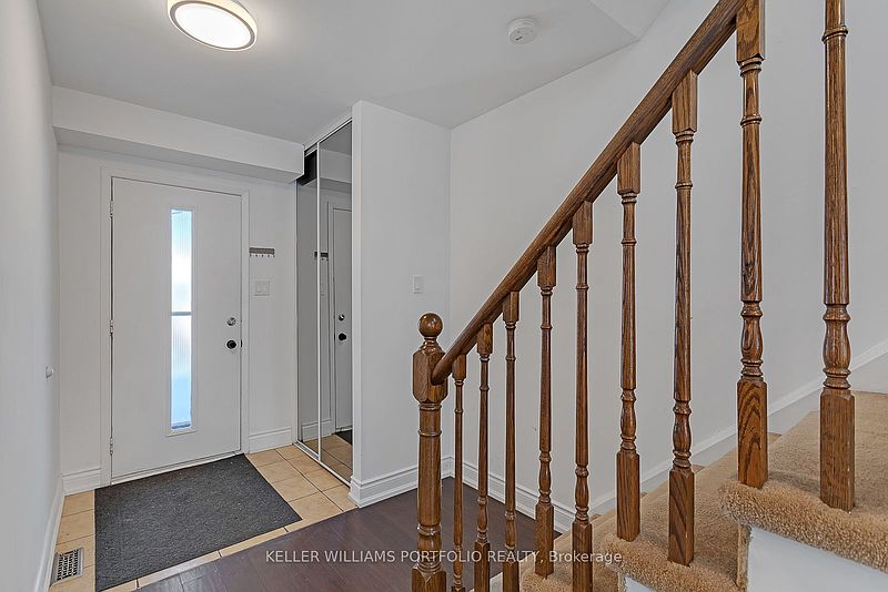 Ajax House for rent - 5 Bedrooms — photo 8