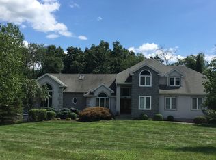 16 Pondview Rd, Hopewell Junction, NY 12533