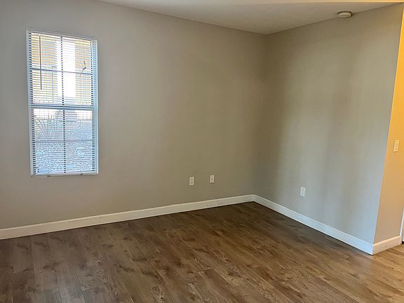 4th image of 12083 Alta Carmel Ct Unit 31