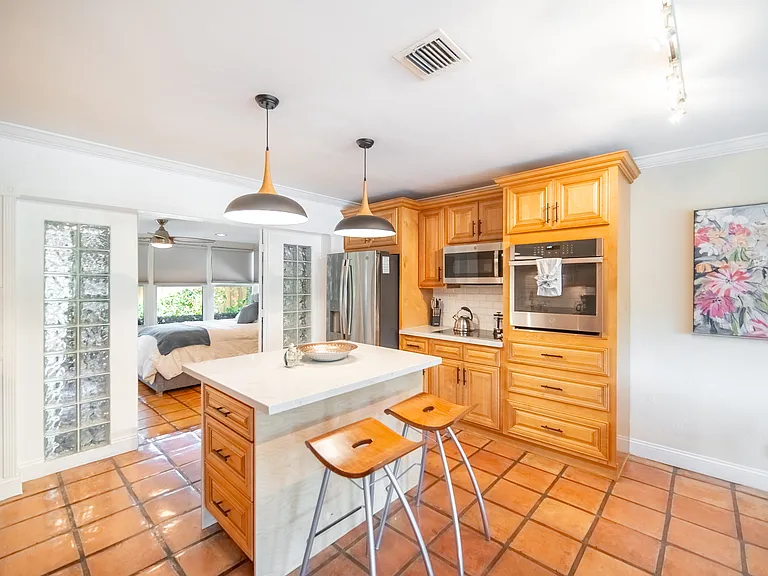 100 NE 26th Dr — Photo 39