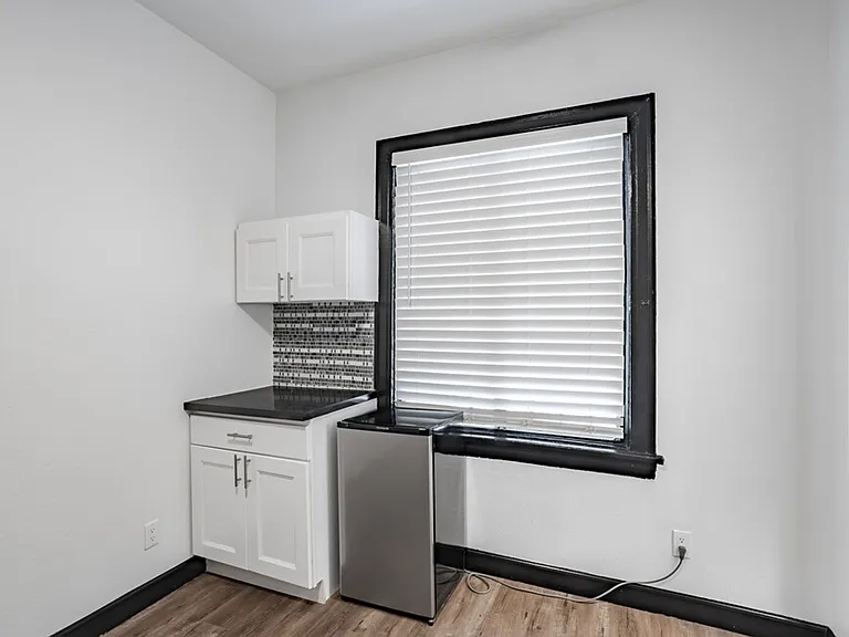 St. Moritz Apartments — Photo 6