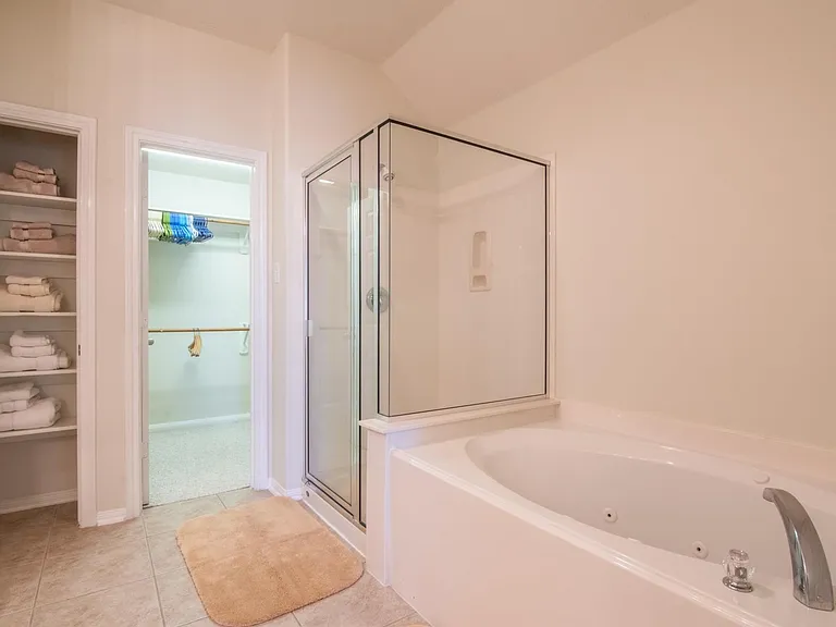 15 Aquiline Oaks Pl — Photo 35