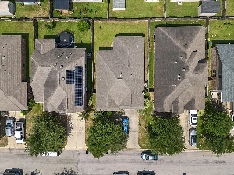 636 Maple Point Dr E — Photo 27