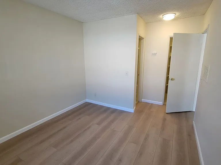 37 unit building close to CSUN! — Photo 23