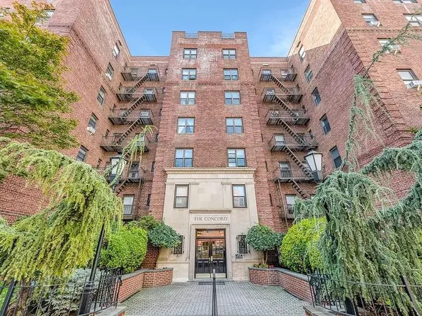 25-40 31st Ave APT 6D, Queens, NY 11106