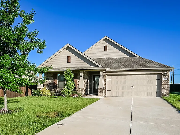339 Chamberlain Dr — Photo 1