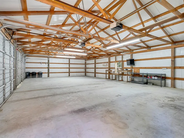 18085 Lake Dr E — Photo 6