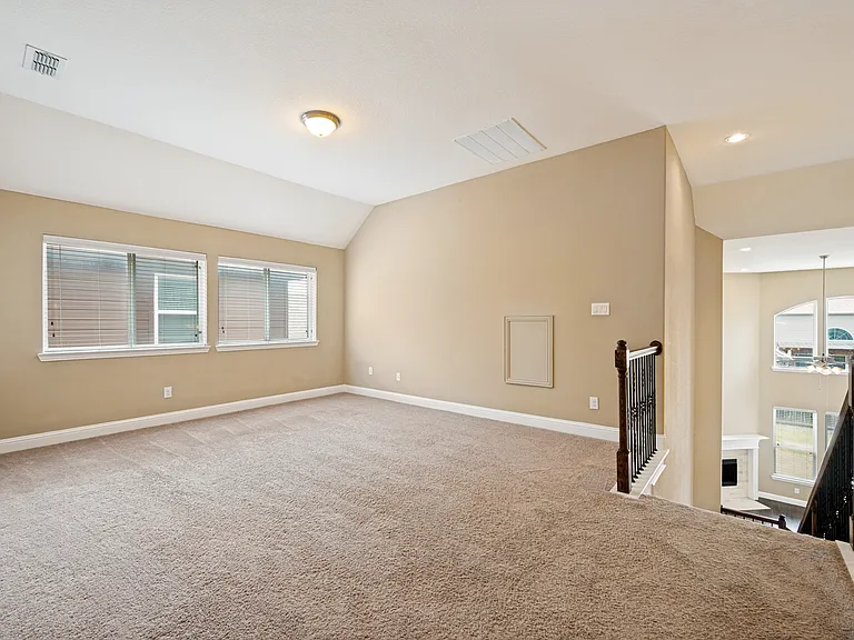 2449 Kingsgate Dr — Photo 7
