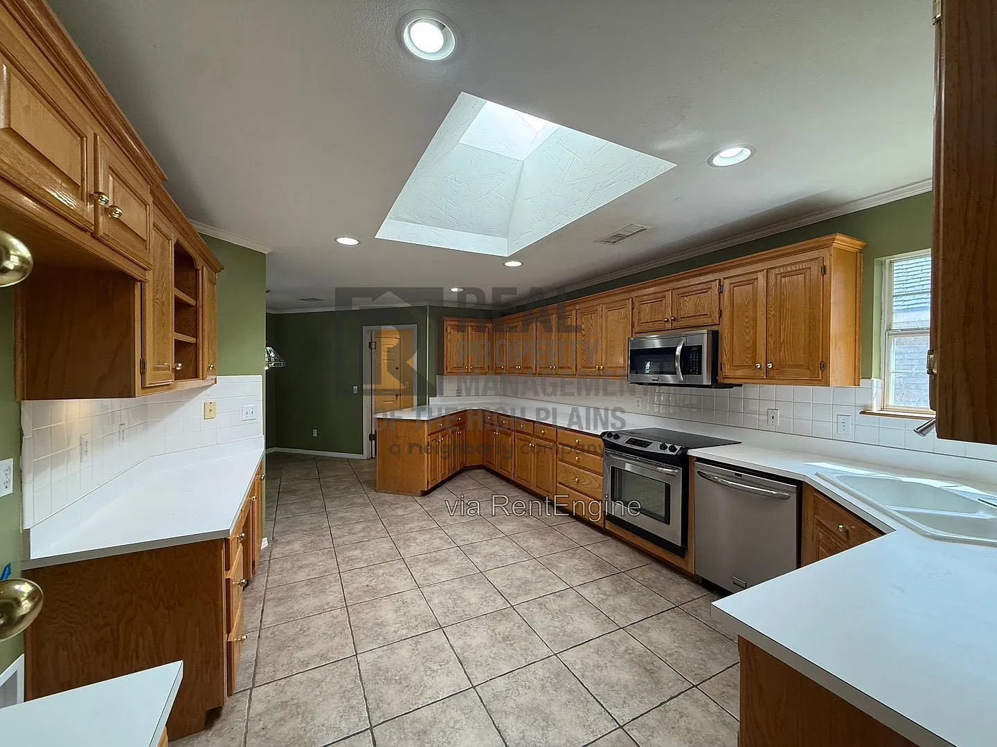 3 bed, 2.0 bath, 2166 sqft, $2,800 — Photo 4