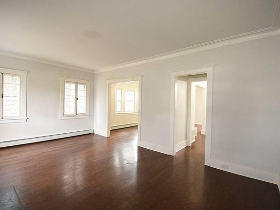 4th image of 276 Norwalk Ave