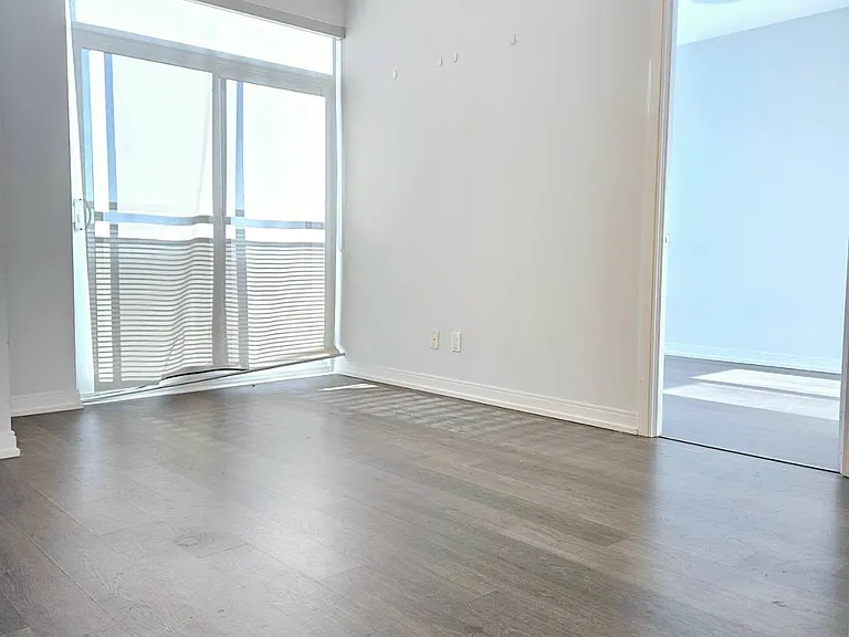 255 Village Green Sq #Penthouse 05 — Photo 12