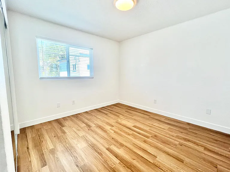 268 Ebony Ave — Photo 15