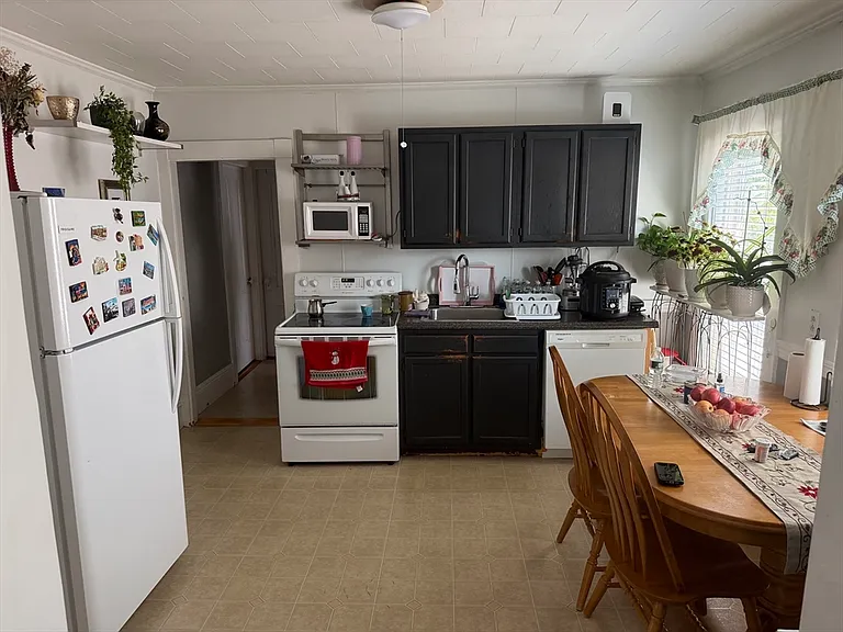 12 Rockwell Ter #2 — Photo 2