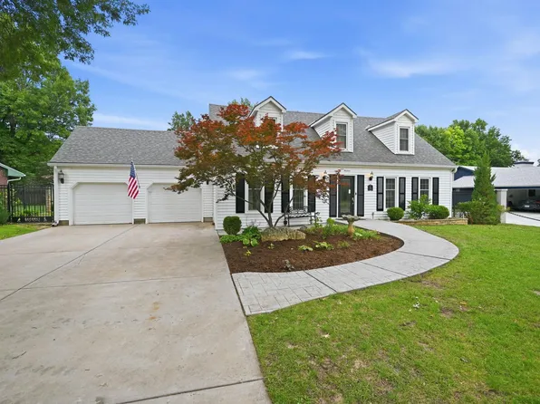 19 Fleetwood Dr, Winfield, KS 67156