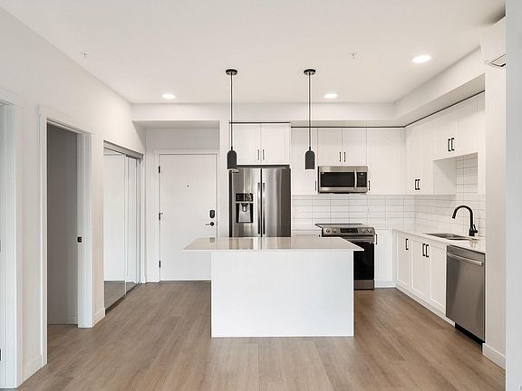 2nd image of 2469 Gateway Rd #408