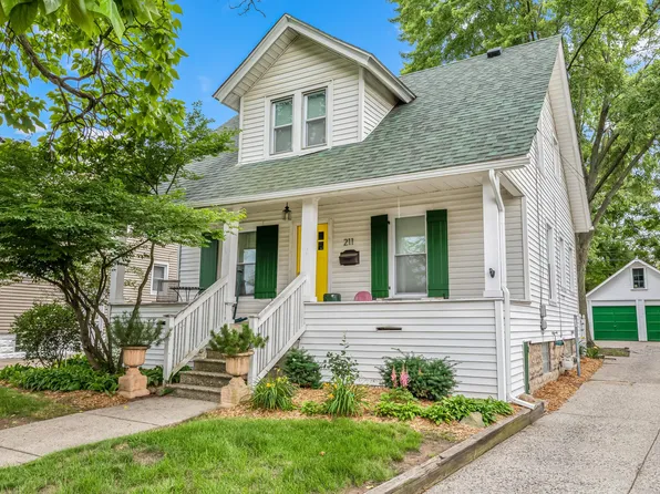 211 Catalpa Dr, Royal Oak, MI 48067