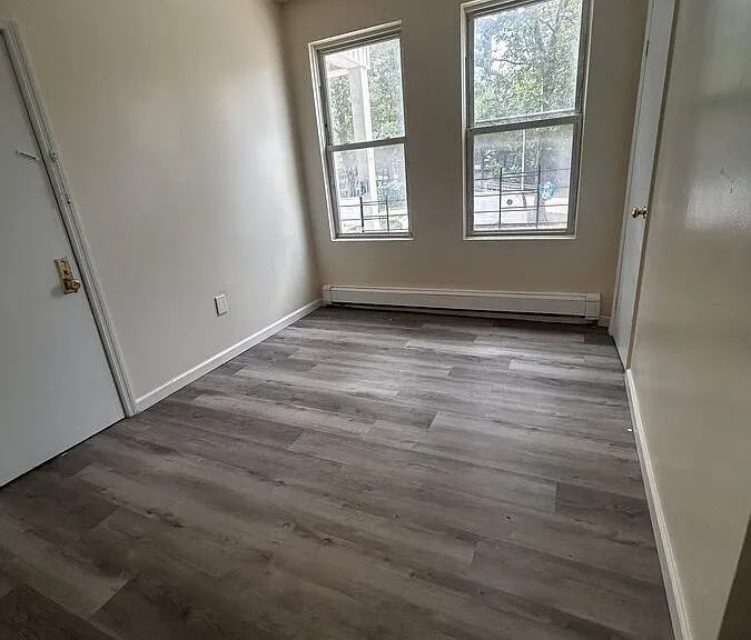 484 Walnut St — Photo 5