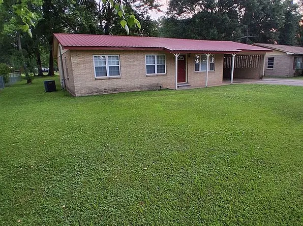 712 Crestview Dr, Carthage, MS 39051