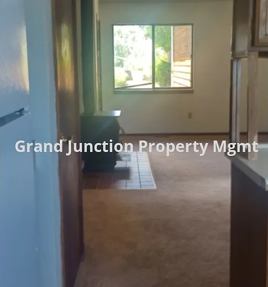 384 E Valley Cir #B — Photo 6