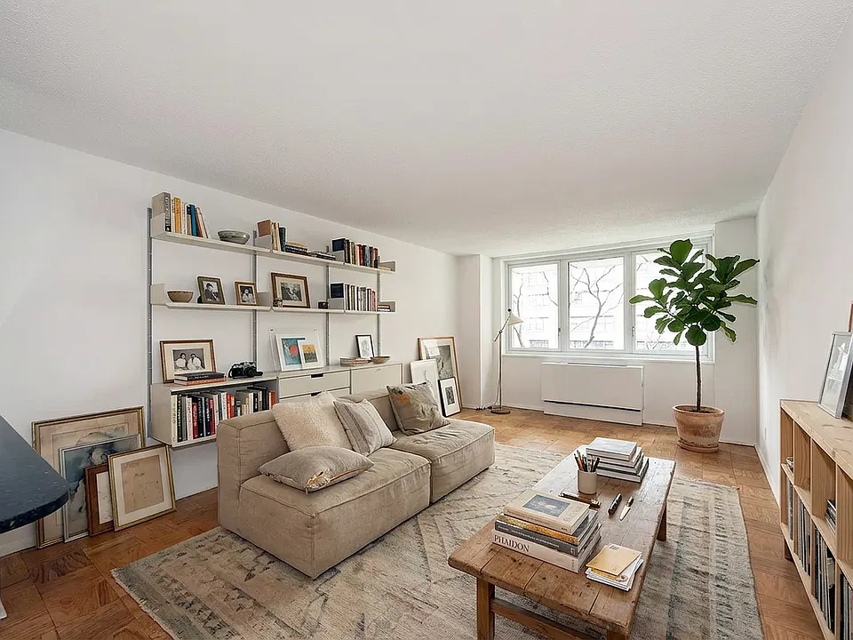 115 E 34th St #205
