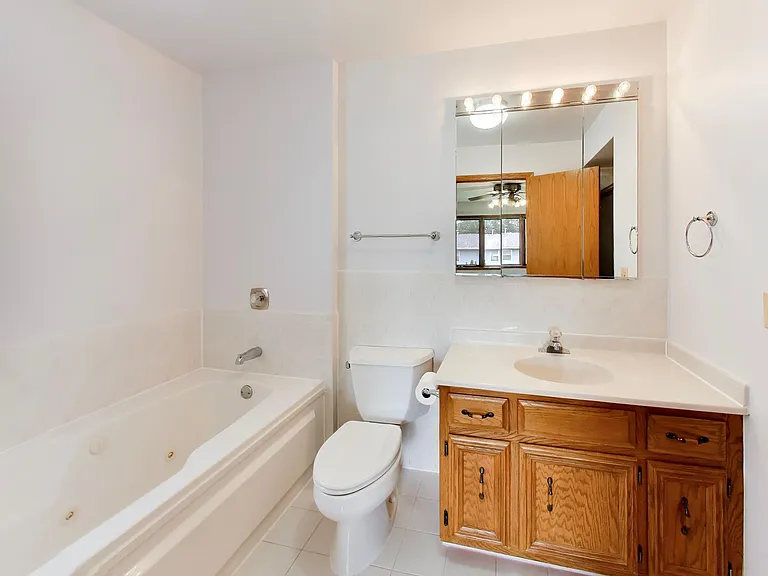 920 N Northwest Hwy #2 — Photo 33
