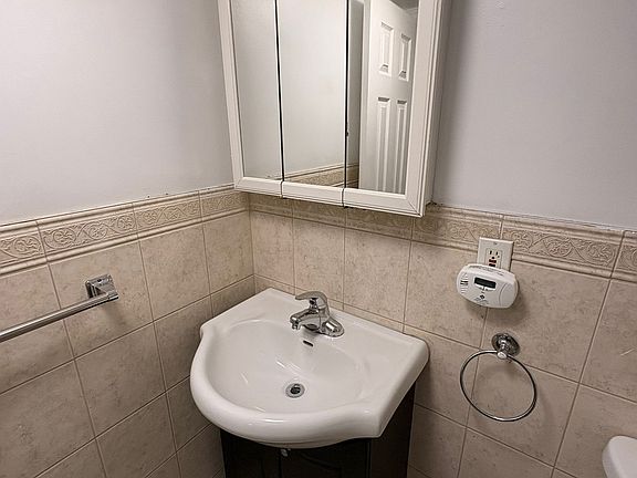 3rd image of 83 Dawes Rd Basement B2