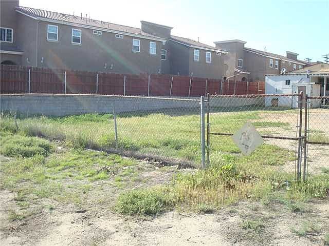 1st image of 17th St