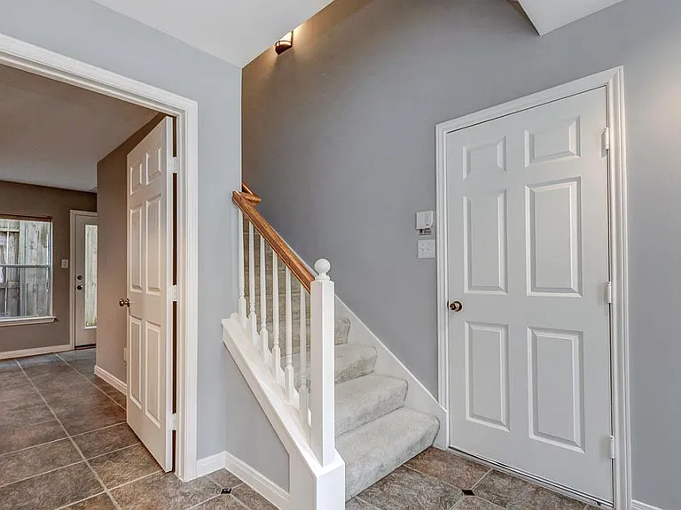 2649 Helena St — Photo 4