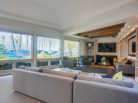 3rd image of 8319 Camino Del Oro