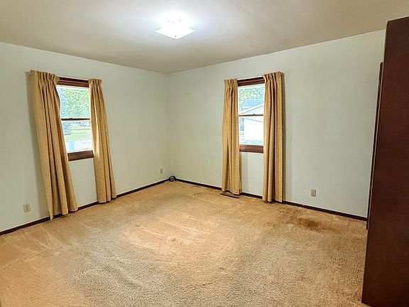 3rd image of 109 Parkway Dr