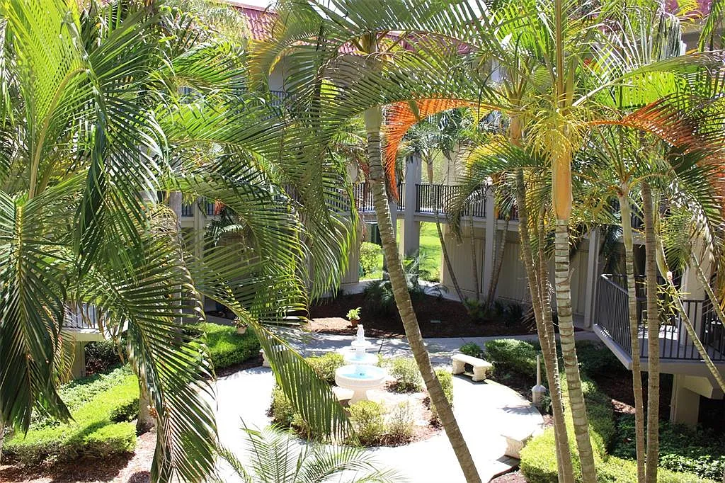 2 bed, 1.5 bath, 930 sqft, $1,795 — Photo 4
