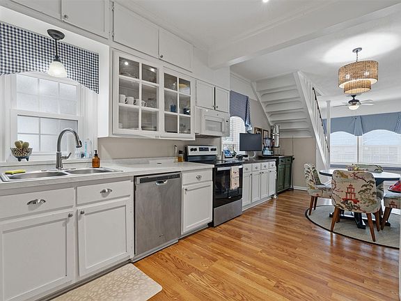 4th image of 1037 Magnolia St
