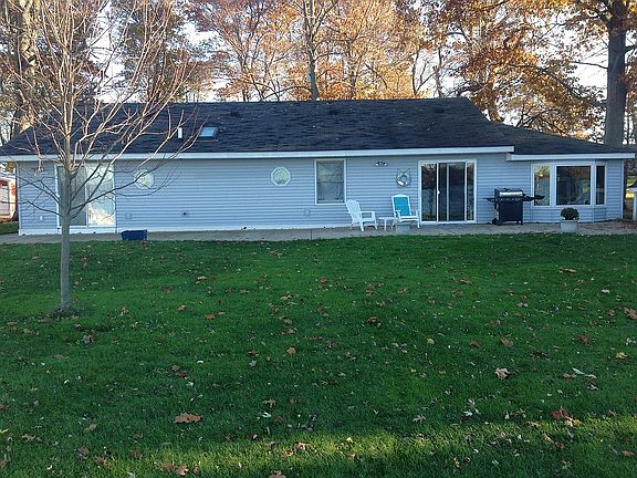 3rd image of 8670 Long Lake Dr E
