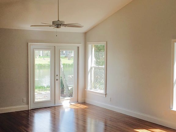 3rd image of 15092 Cloverdale Dr