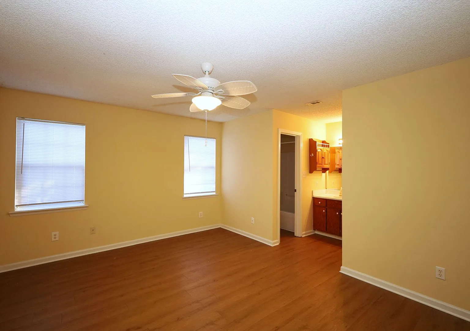 1727 Largo Circle — Photo 4