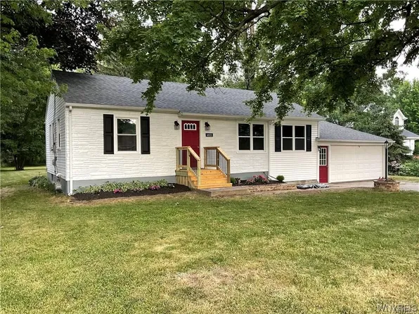 6821 Cedar St, Akron, NY 14001