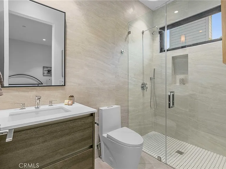 Ensuite bathroom for secondary room 2