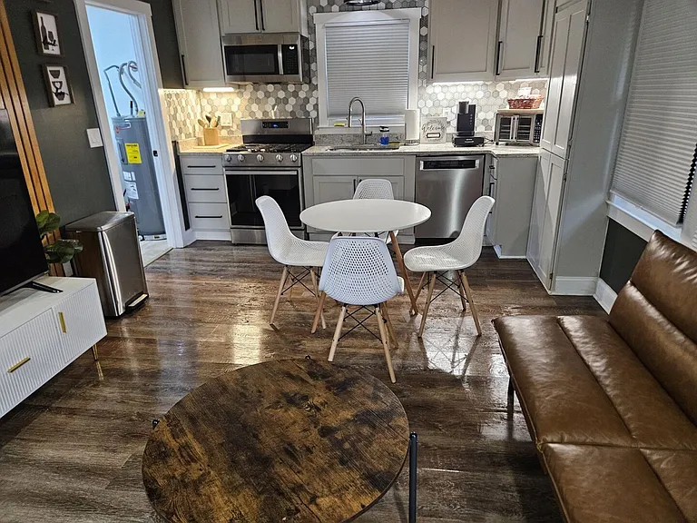 Malone Dr NW — Photo 41
