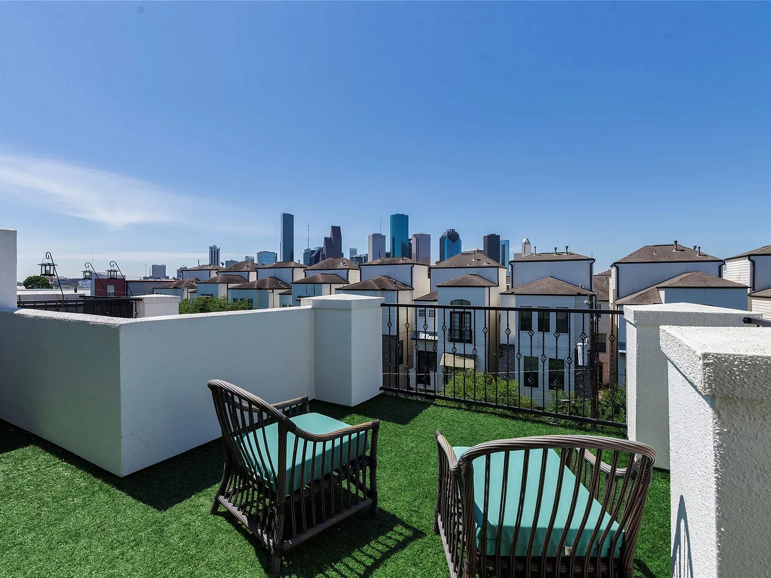 3 bed, 3.0 bath, 2228 sqft, $3,595 — Photo 2