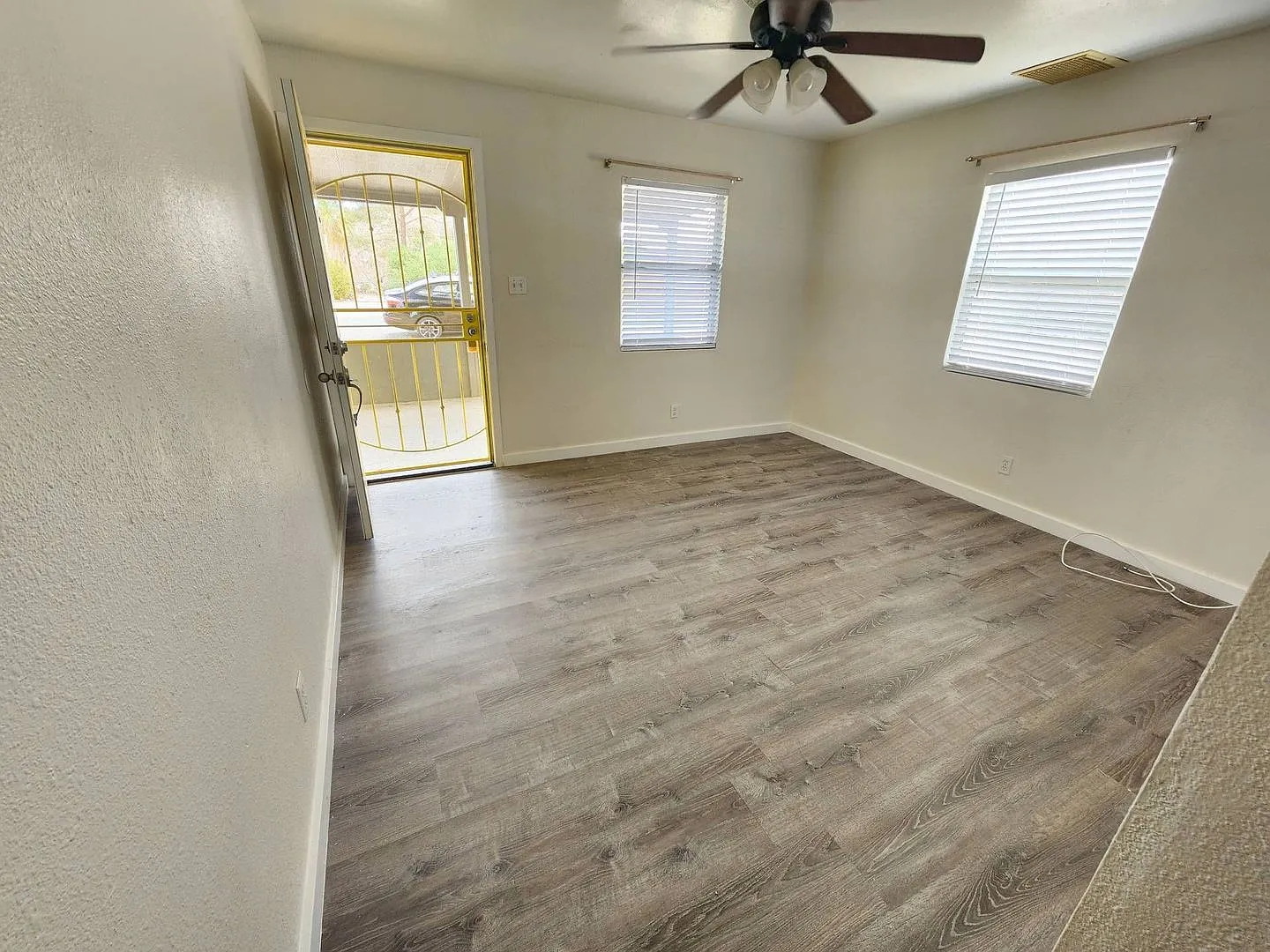 Cute 2 Bedroom 1 Bath Home — Photo 3