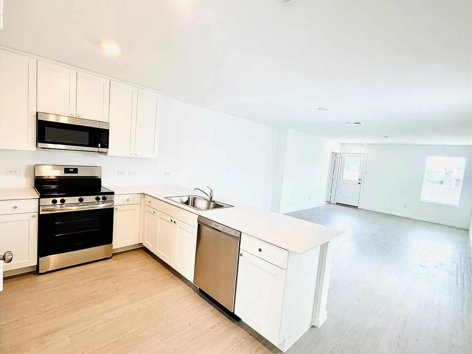 4 bed, 2.0 bath, 1483 sqft, $1,695 — Photo 3